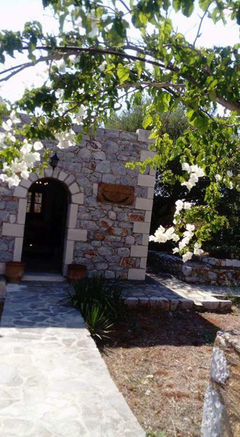 Charouda Stone Tower Apartment Pírgos Dhiroú Bagian luar foto