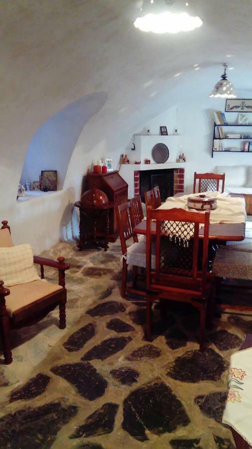 Charouda Stone Tower Apartment Pírgos Dhiroú Bagian luar foto