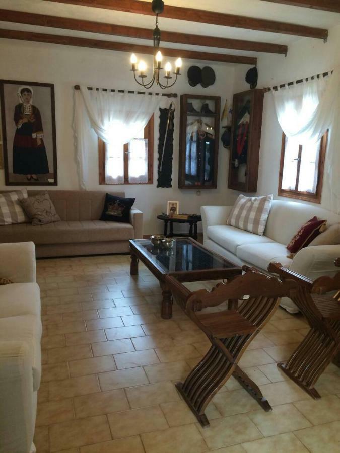 Charouda Stone Tower Apartment Pírgos Dhiroú Bagian luar foto