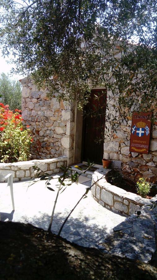 Charouda Stone Tower Apartment Pírgos Dhiroú Bagian luar foto