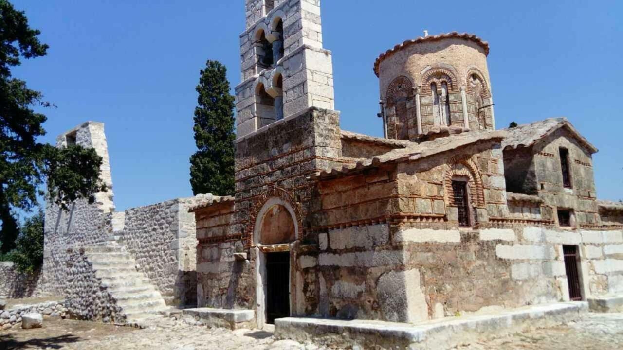 Charouda Stone Tower Apartment Pírgos Dhiroú Bagian luar foto