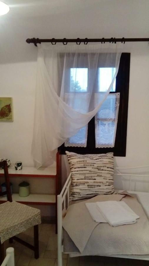 Charouda Stone Tower Apartment Pírgos Dhiroú Bagian luar foto