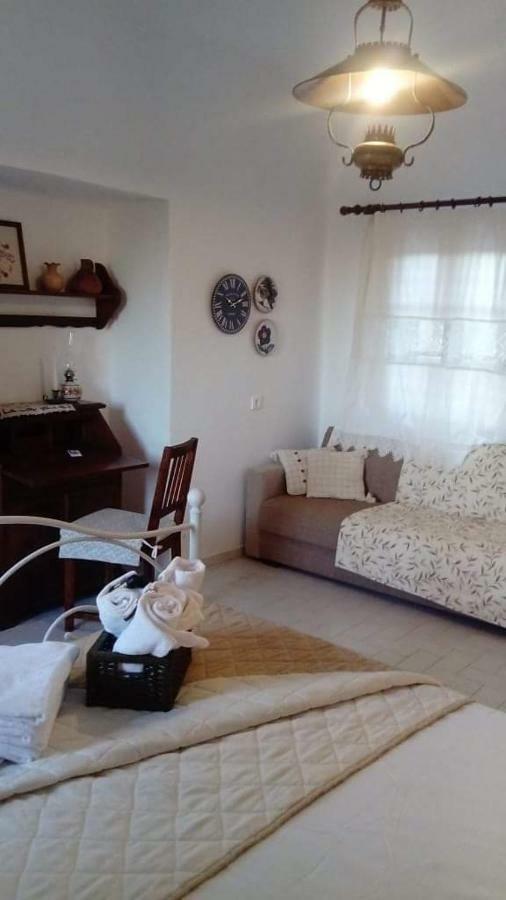 Charouda Stone Tower Apartment Pírgos Dhiroú Bagian luar foto